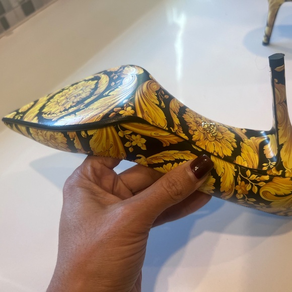 Versace pumps - Picture 8 of 9